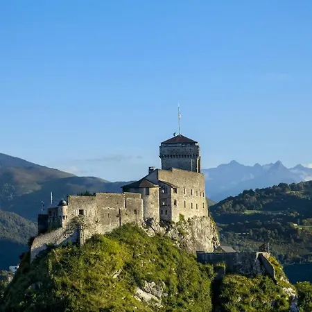 Moderne A Avec Jacuzzi, 54 M² ルルド