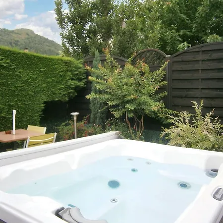 Moderne A Avec Jacuzzi, 54 M² *